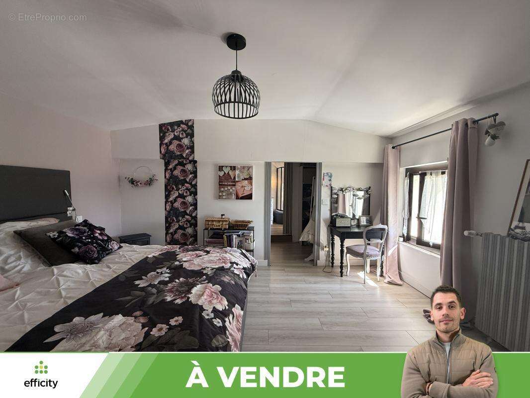 Maison 293 m² à Jaunay-Clan  - photo 11