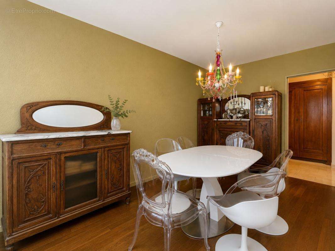 Appartement - 5 pièces - Vue Parc - Cave - Parking - Piscine - Tennis - Parc - Ligne 5 Tramway - Proche Parc Montcalm - photo 6
