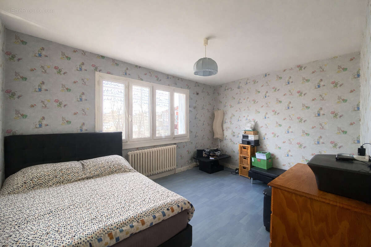 Appartement à SURY-LE-COMTAL