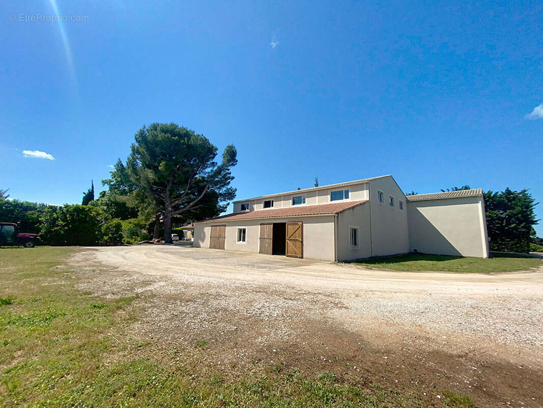 Maison à CAMARET-SUR-AIGUES