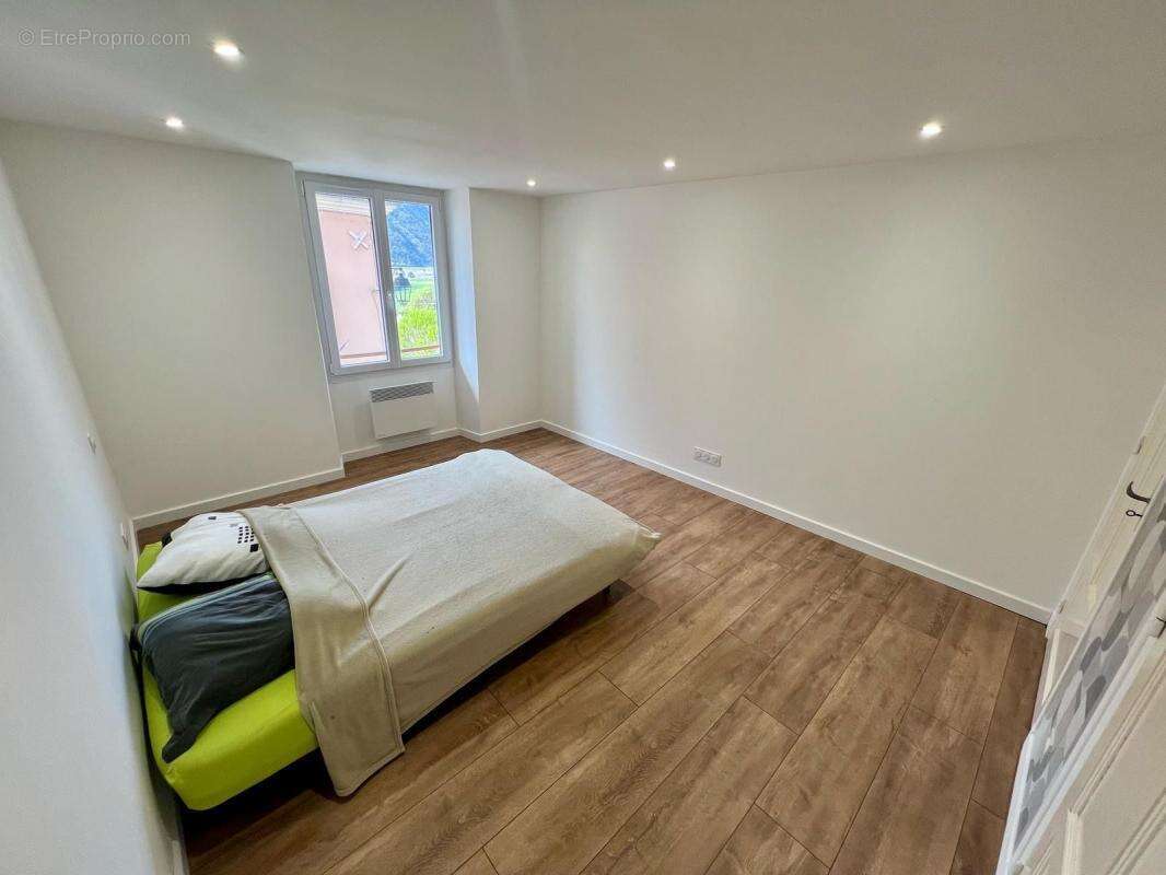 Appartement à ESPINASSES