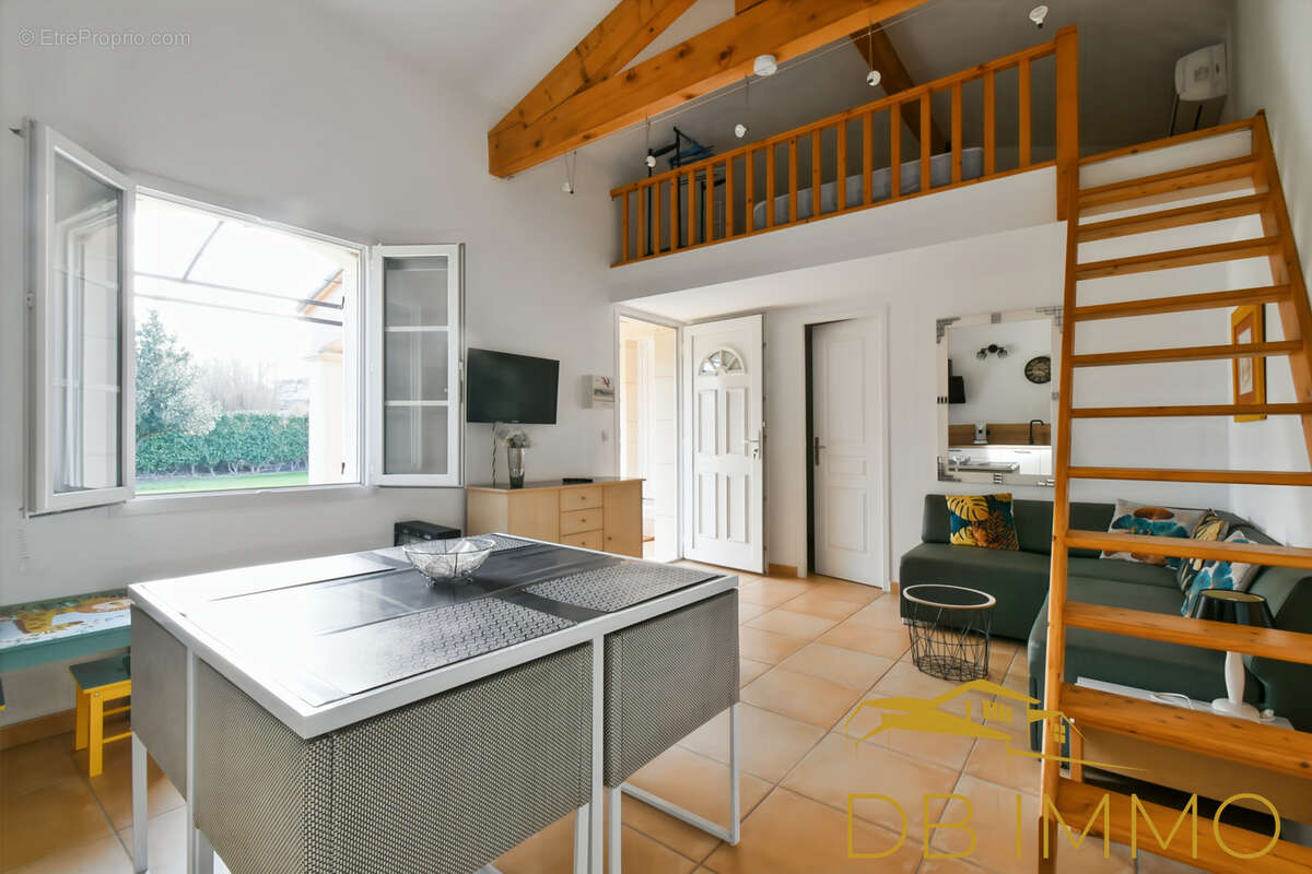 Maison à SAINT-LAURENT-DES-ARBRES