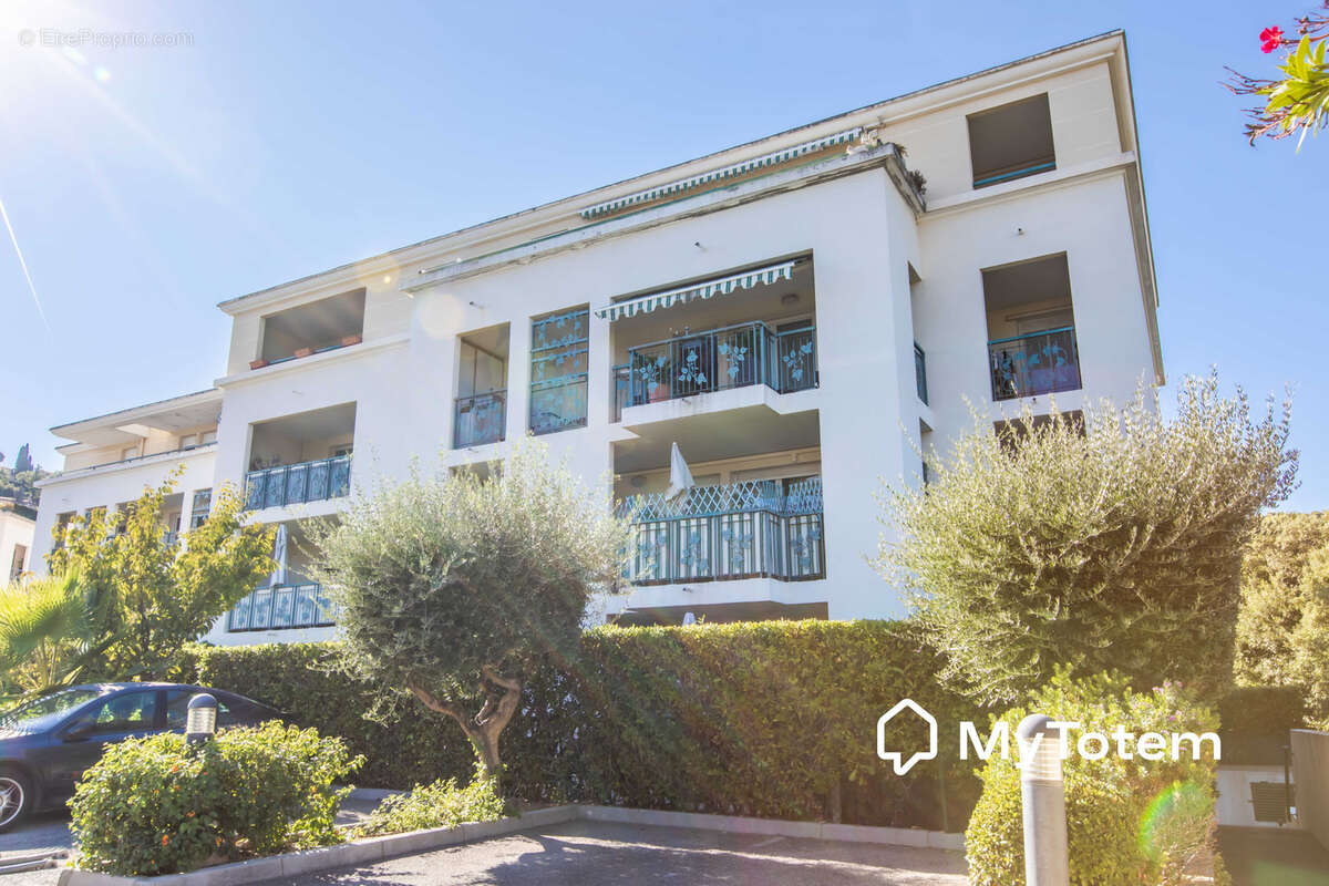 Appartement à SAINT-LAURENT-DU-VAR