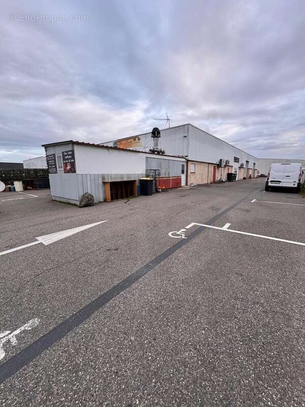 Photo 3 - Commerce à CUGNAUX