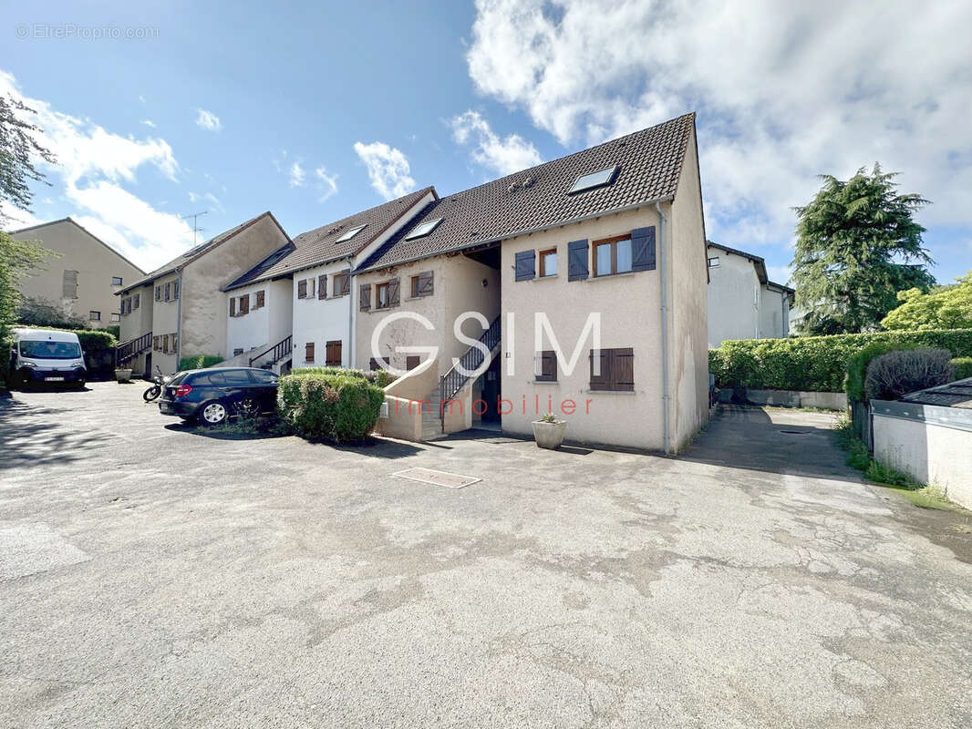 Appartement à FONTENAY-LE-FLEURY
