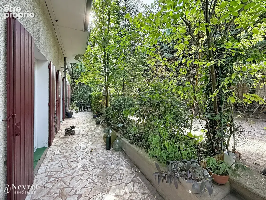 Oullins centre, belle propriété de charme avec annexe de 100m2 - photo 3