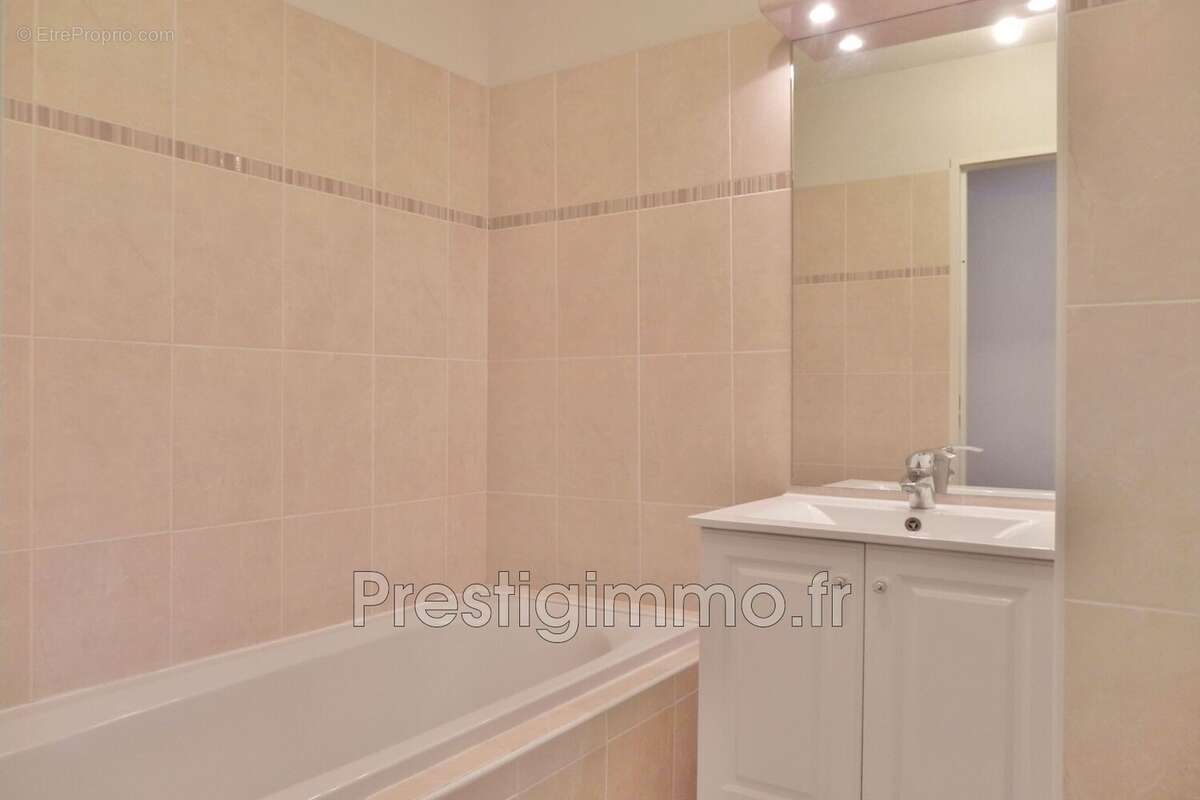 Appartement à MANDELIEU-LA-NAPOULE