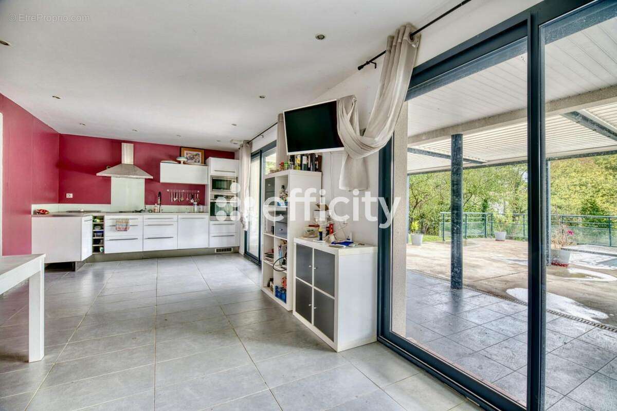 Maison à LACROIX-FALGARDE