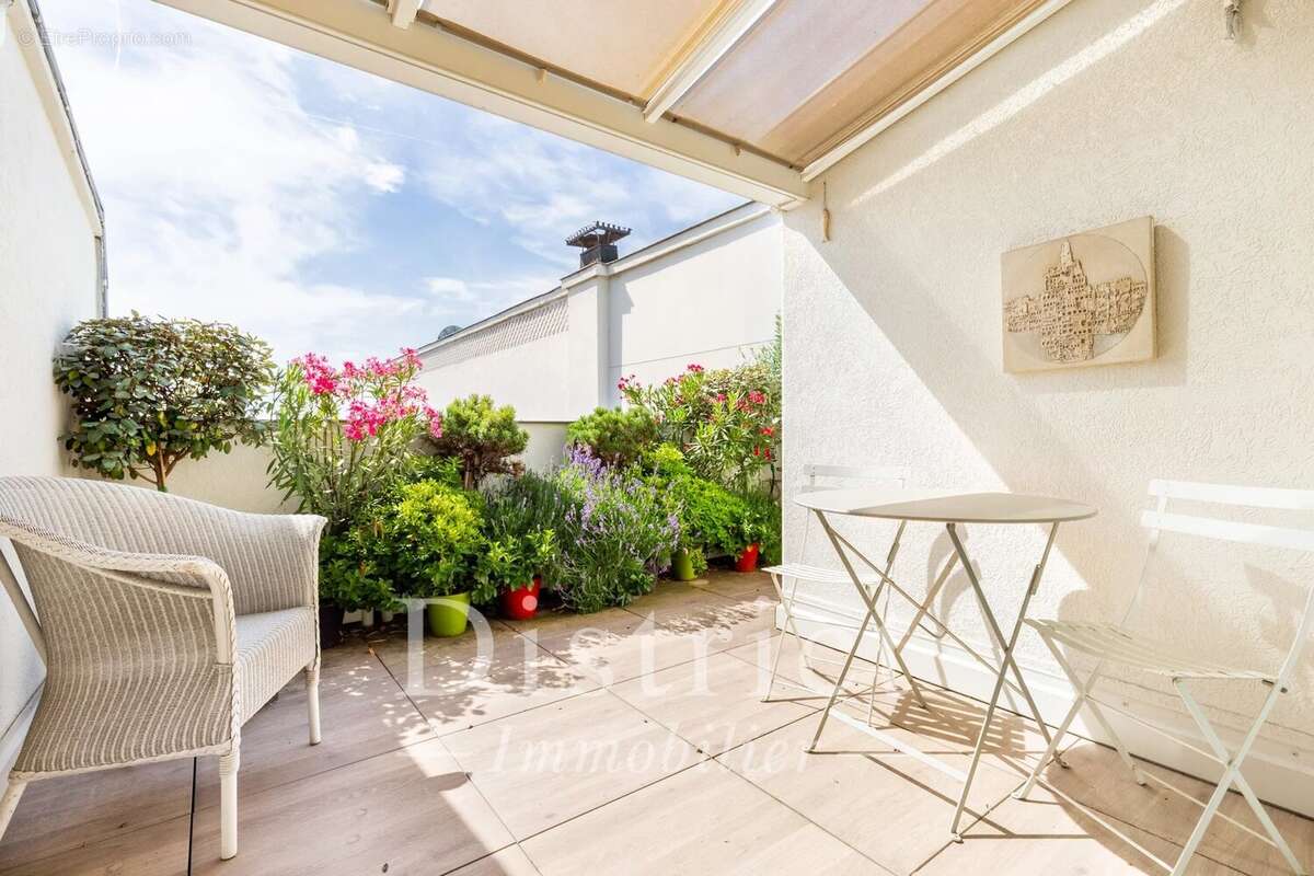 Appartement à PARIS-8E