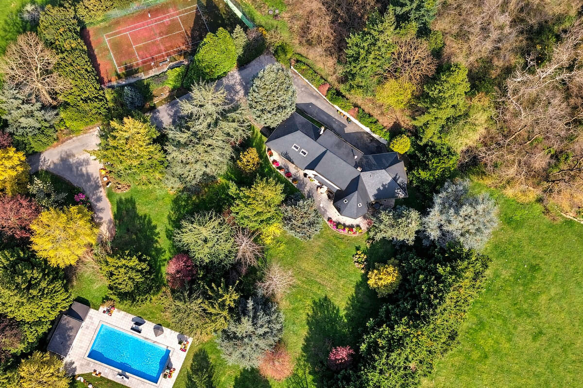 Propriété d'exception 310m² avec piscine et dépendances sur parc de 2ha - photo 3