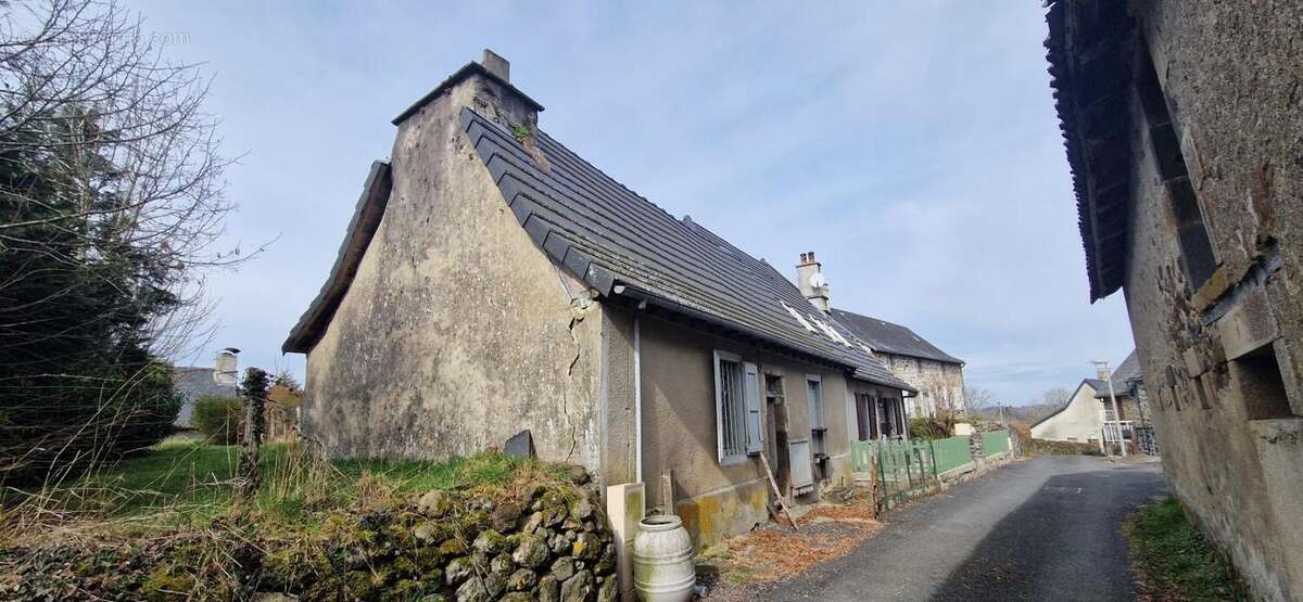 Maison à SAINT-MARTIN-CANTALES
