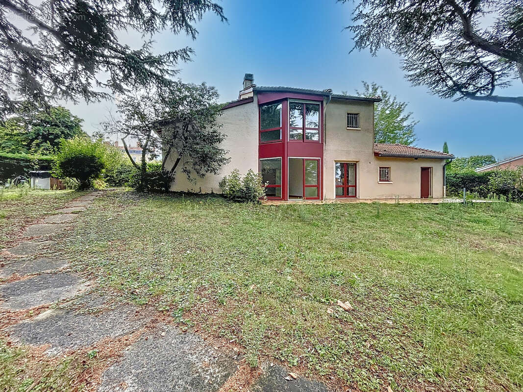 Maison à SAINT-GENIS-LAVAL