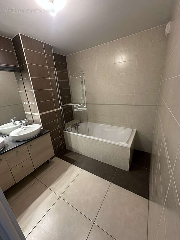 Appartement à MARSEILLE-4E