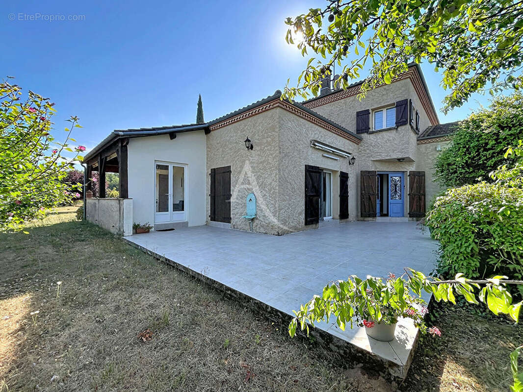 Maison plain pied de 229 m² avec 5 chambres, sous-sol complet, double garage et jardin clos à 3 minutes de Prayssac - photo 2