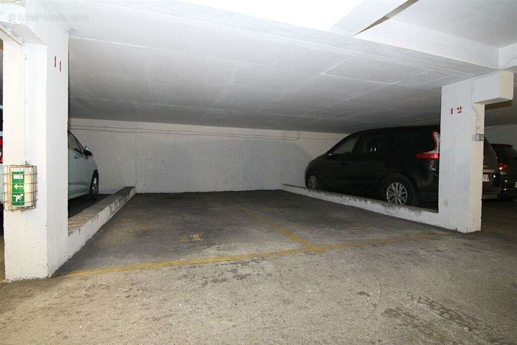 Parking à PARIS-11E