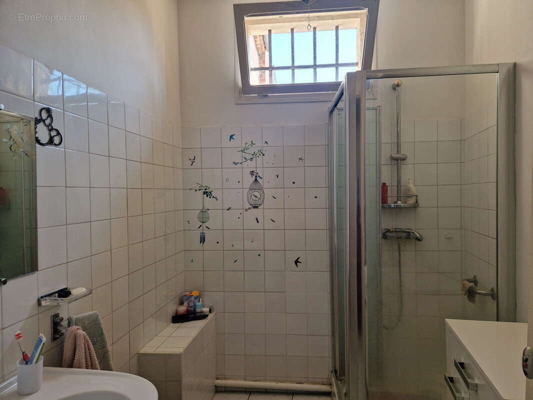 Appartement T3/4 + cave  Mairie. - photo 12