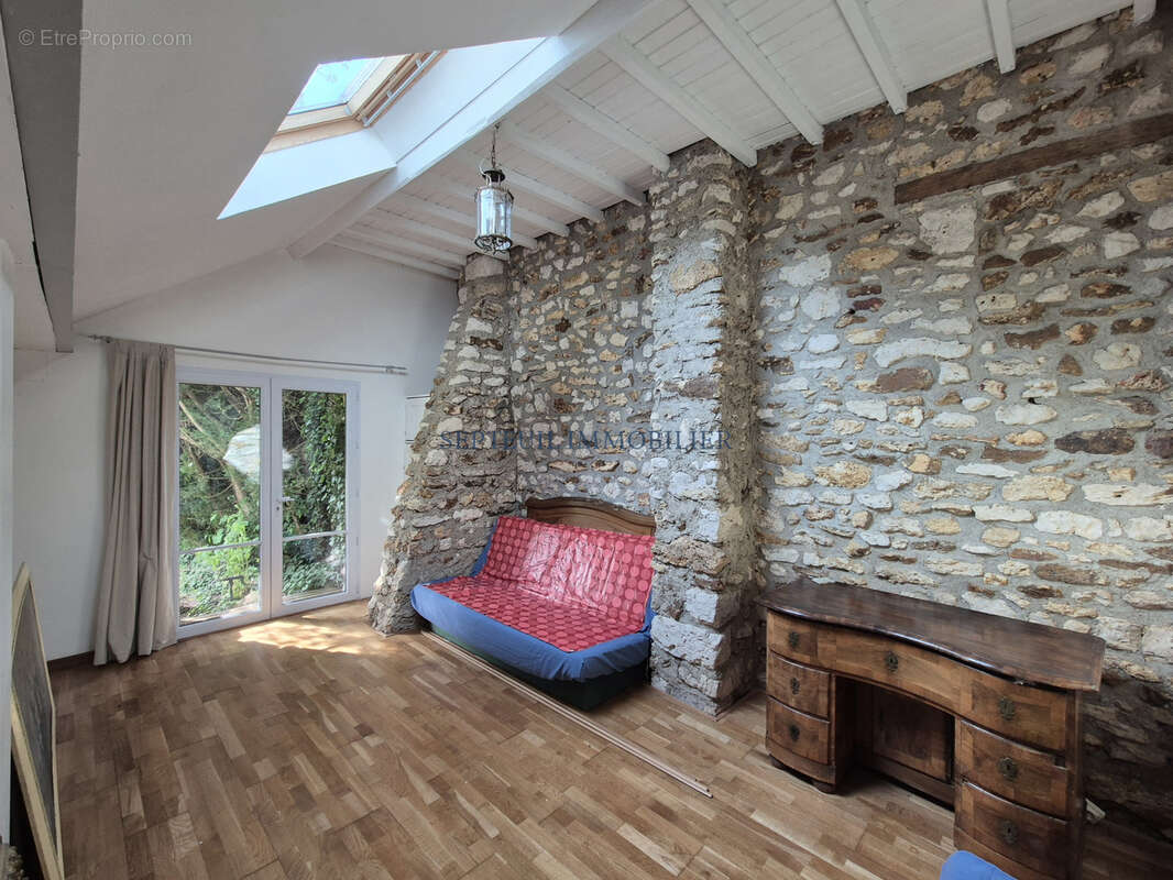 Maison ancienne ancienne avec dépendances. 360 m2 habitables sur 5 790 m2 de terrain. - photo 8