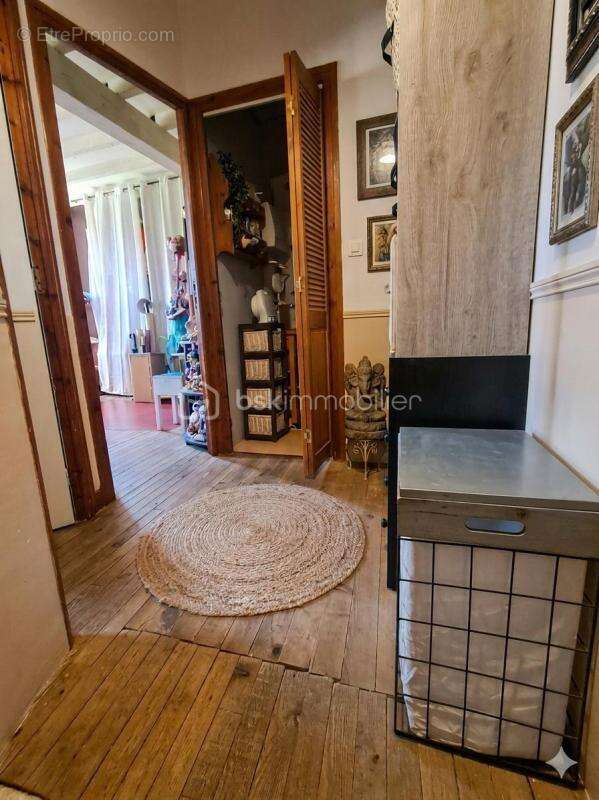 L’Âme de la Bastide : Demeure Historique du XVIIe Siècle contre le Rocher  4 Pièces  3 Chambres  Jardin de 455 m²  Garage indépe - photo 8