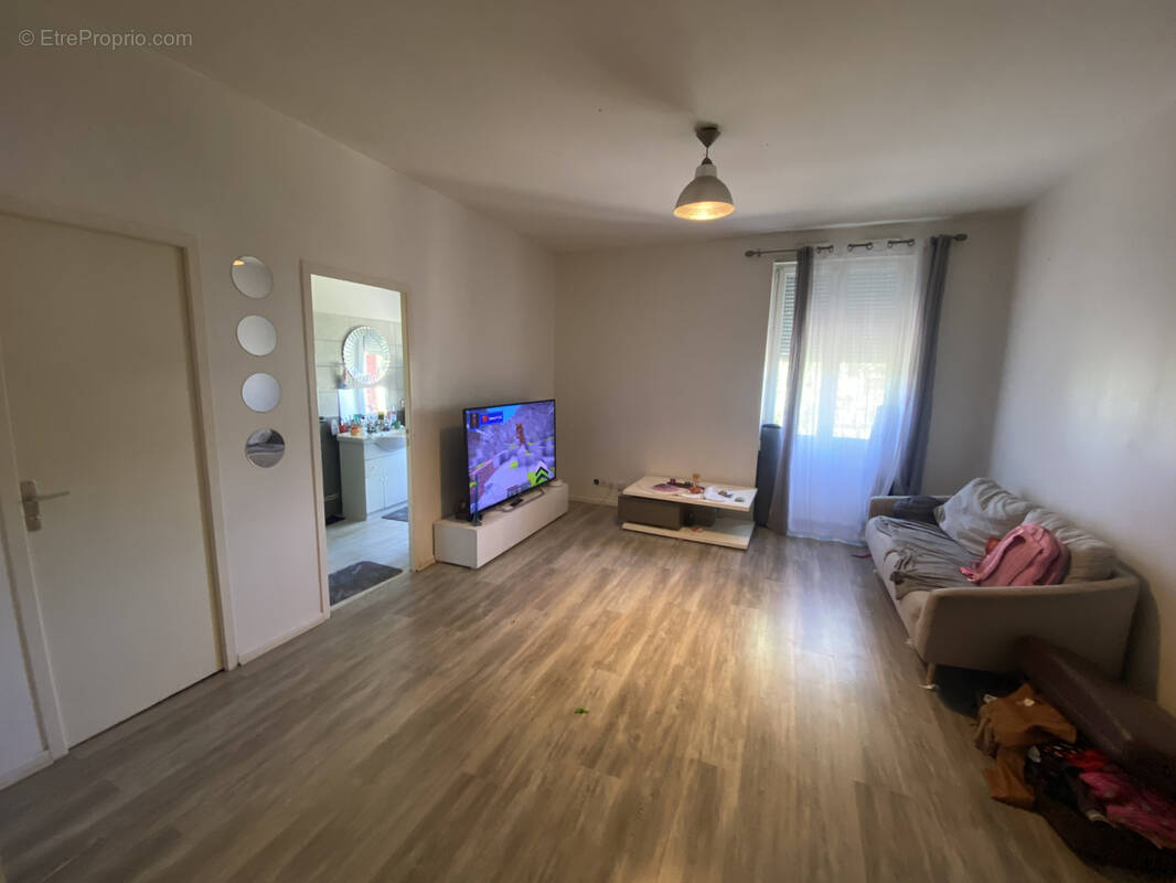 Appartement à ROCHE-LA-MOLIERE