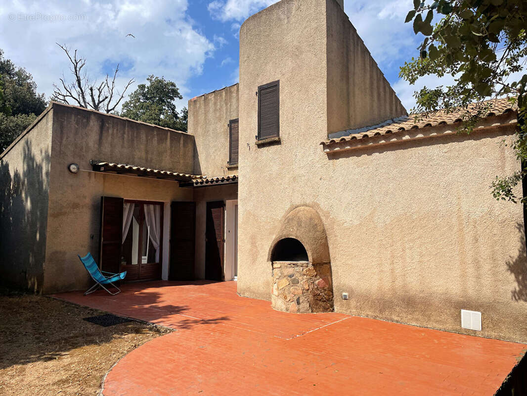 À vendre - Maison avec vue panoramique sur la mer, à proximité immédiate de la plage - photo 6