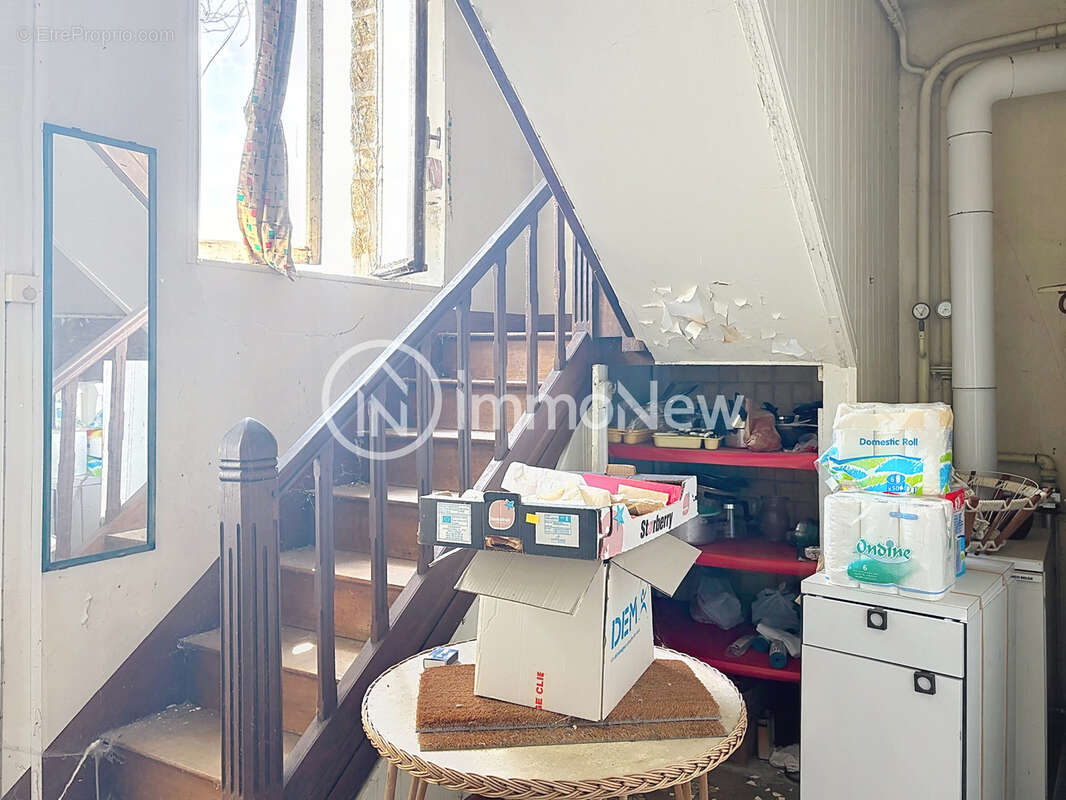 Maison mitoyenne ideal investisseur 70 m2 sur terrain de 182 m2 en plein centre bourg - photo 4