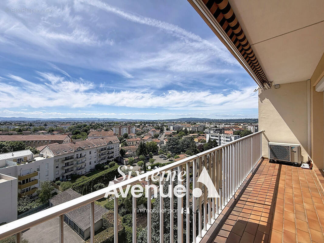 Appartement à DECINES-CHARPIEU