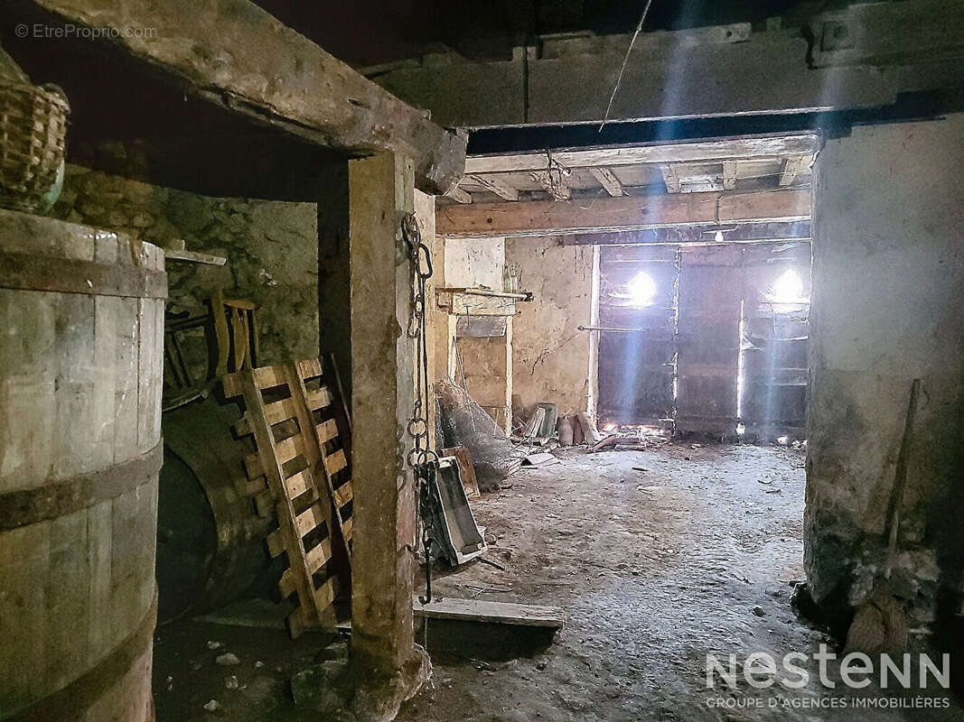 A Vendre Ensemble immobilier en pierre à rénover de 182 m² avec garage de 88 m² - photo 10