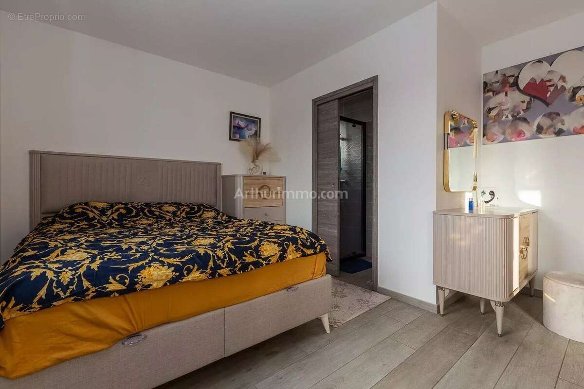 Maison à VEZERONCE-CURTIN