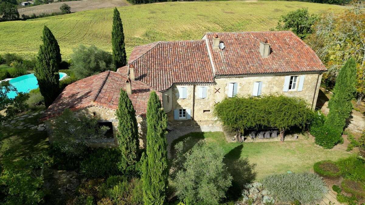 Maison à VIC-FEZENSAC