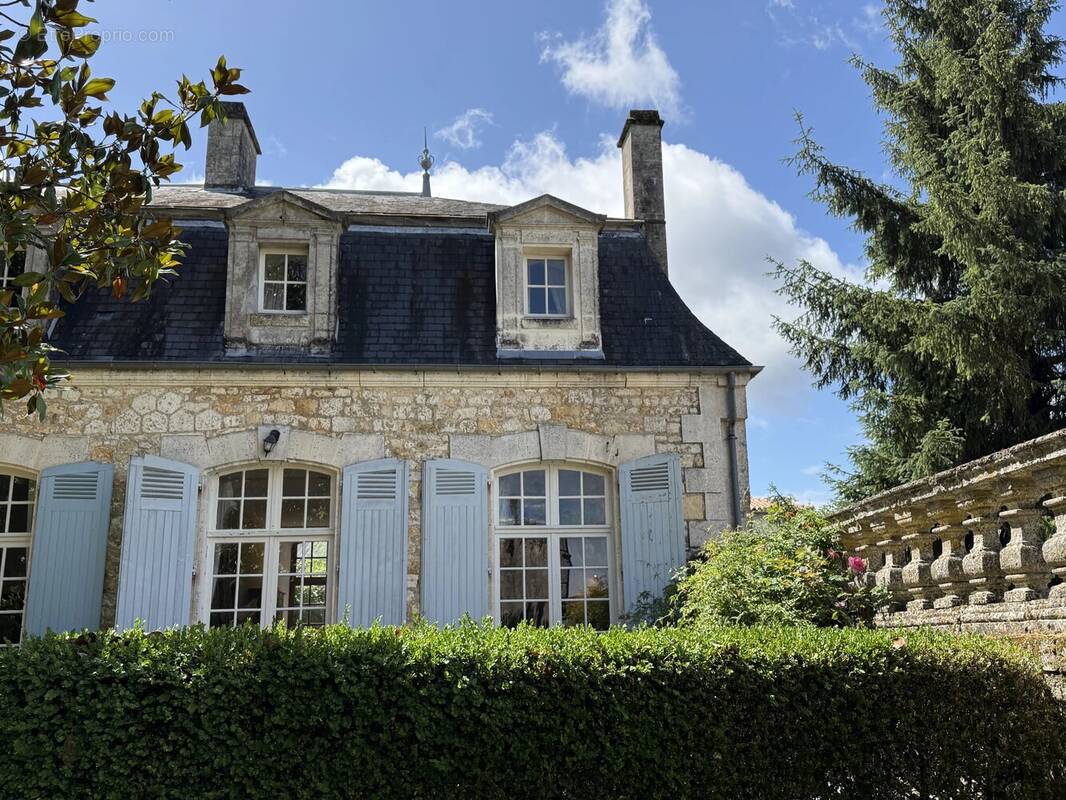 Appartement à CHARRAS