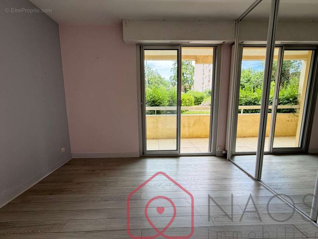 Appartement t2 en rez-de-chaussée avec balcon filant, cave et stationnements - photo 12