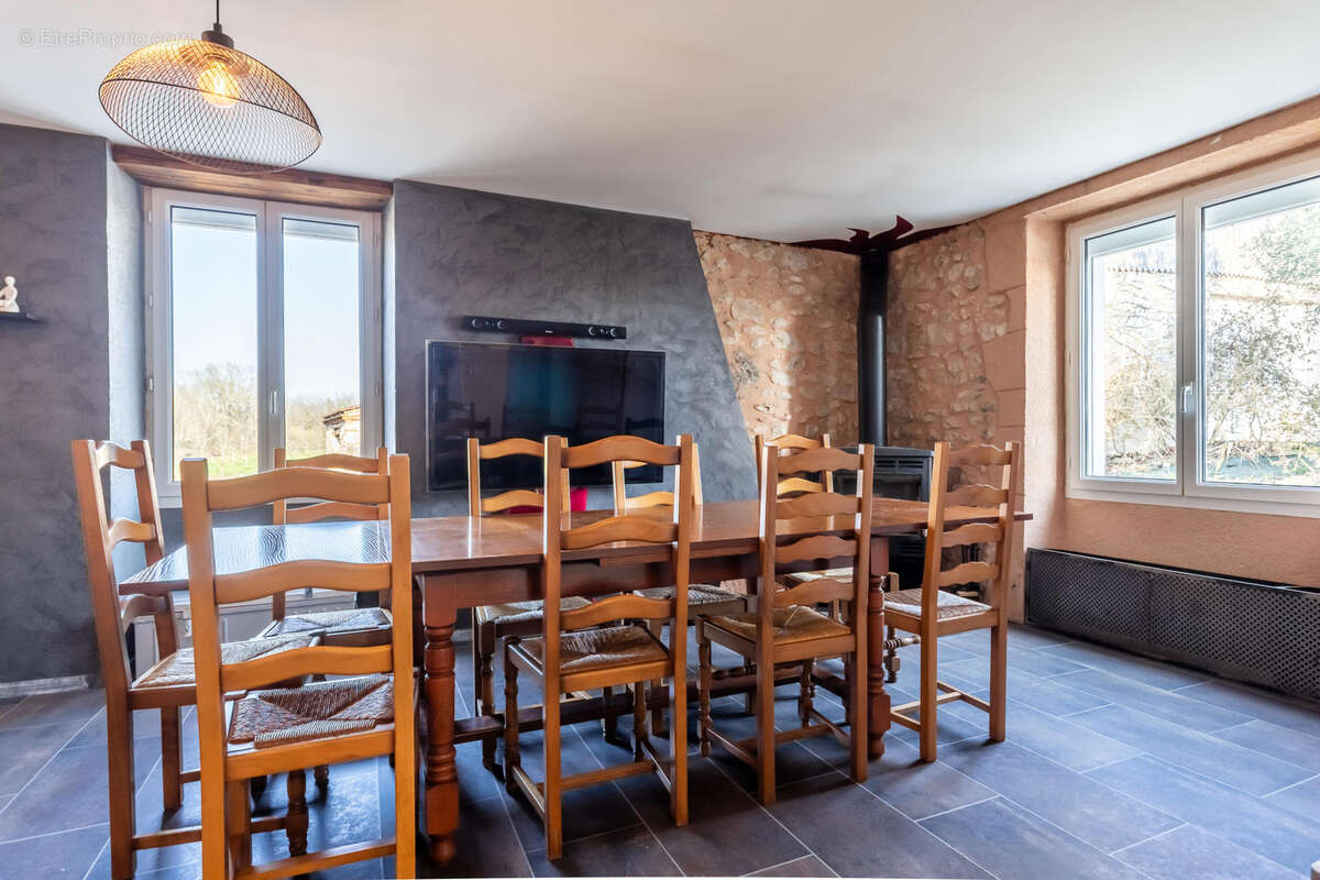 Propriété de campagne avec piscine, dépendances, garage et terrain - photo 13