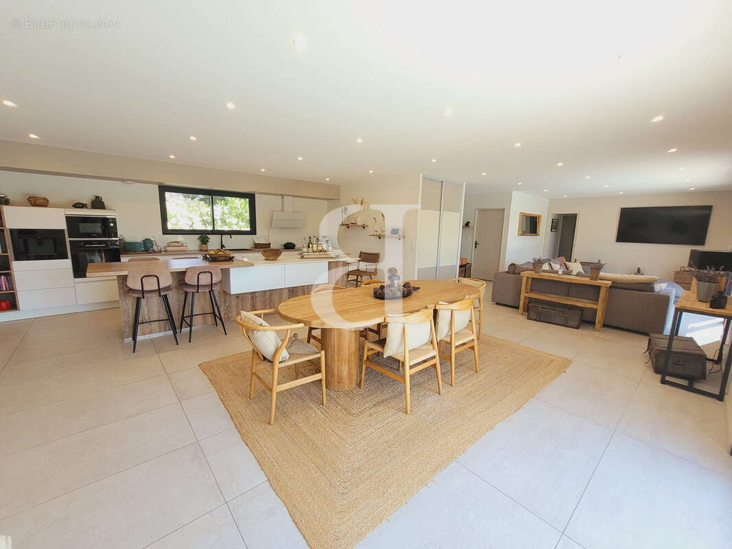 Maison 145 m² à La Begude-De-Mazenc  - photo 9