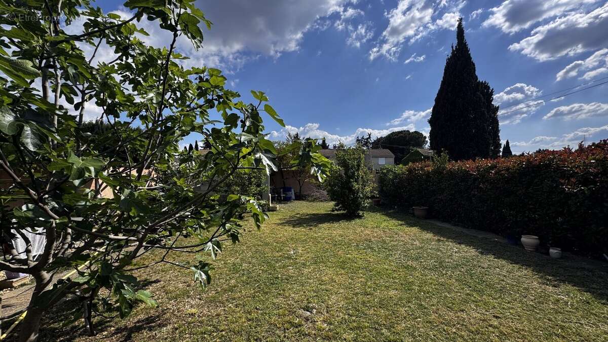 Maison à LE PONTET