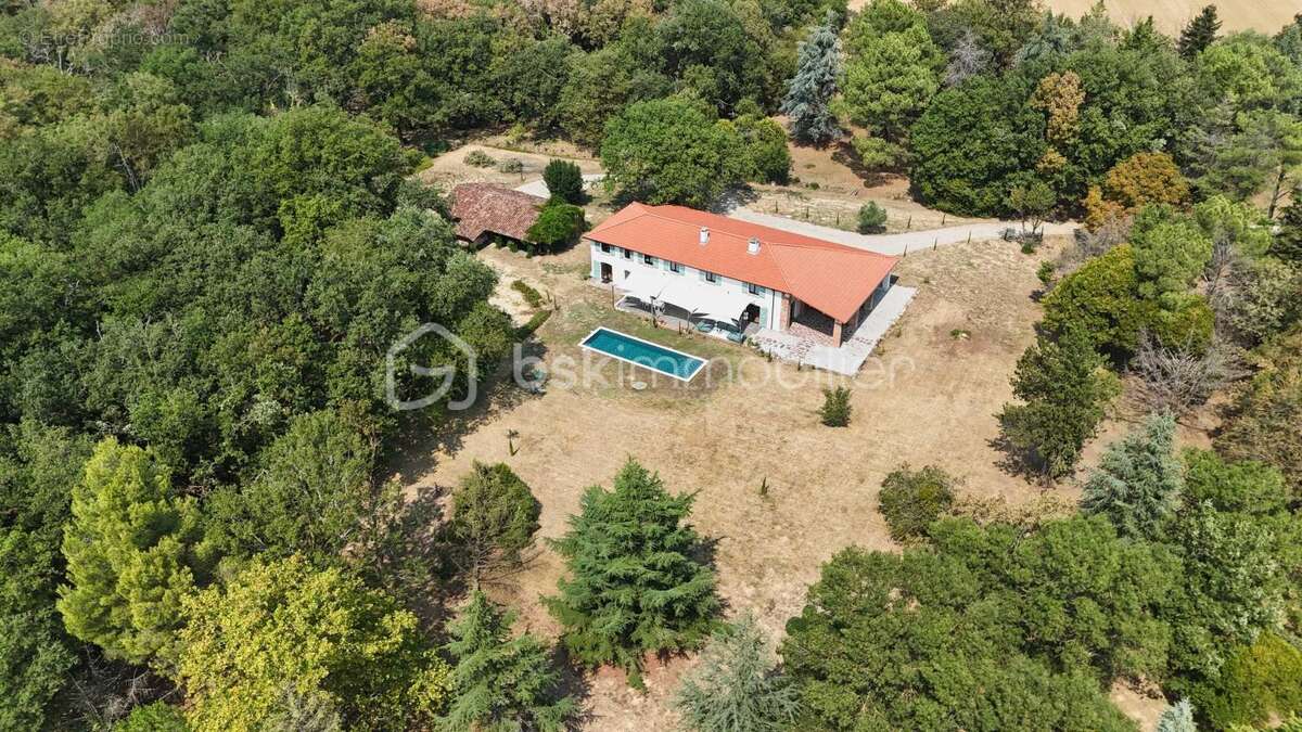 Propriete avec parc, dependance et piscine - photo 30