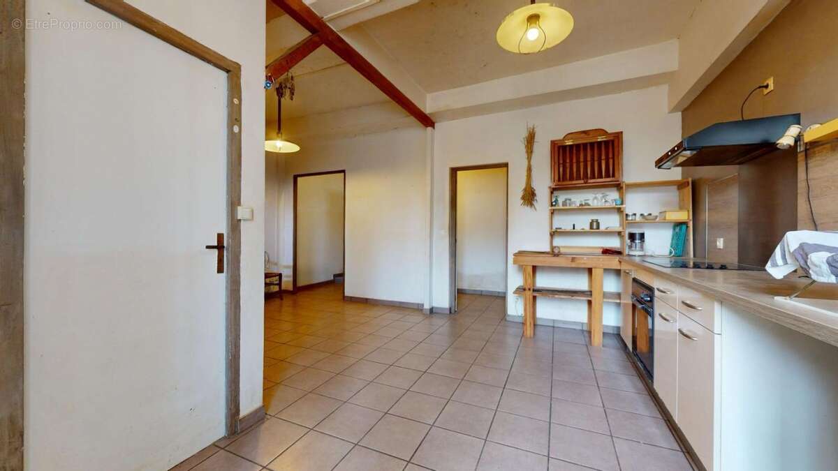 Maison climatisé R+2 avec local commercial  Conilhac Corbieres 7 pièce(s) 166 m2 cours exterieur - photo 5