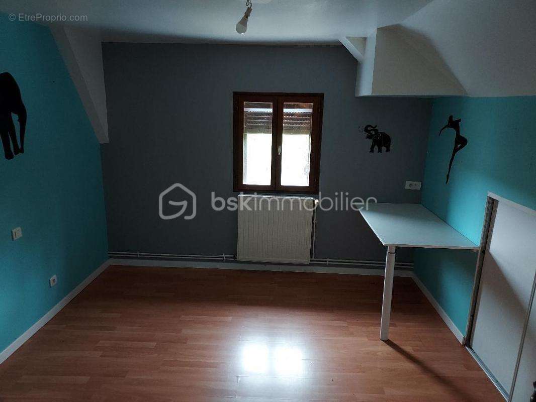 Maison à LAUNOIS-SUR-VENCE