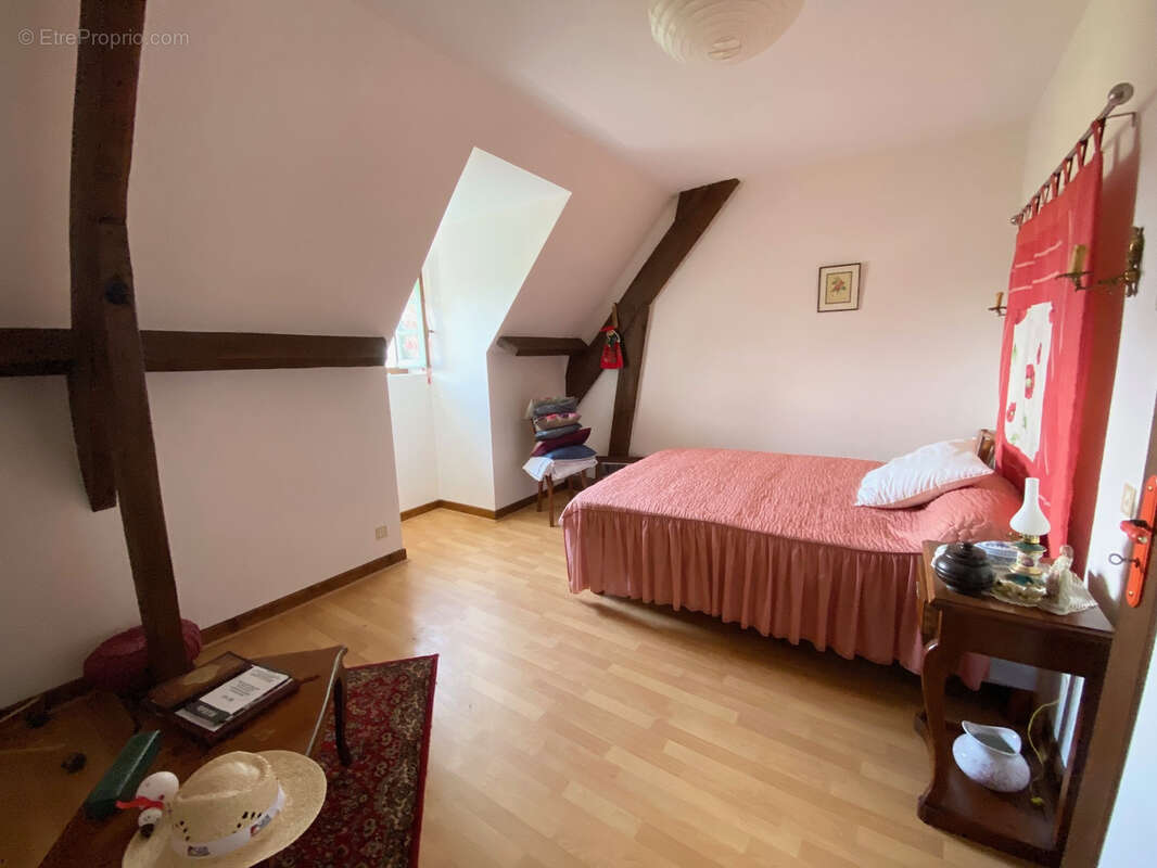 Maison à SAINT-PANTALEON-DE-LARCHE