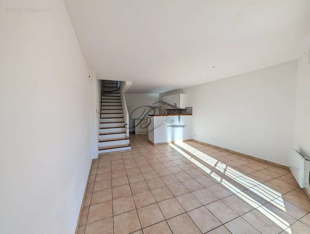 Maison à LA BASTIDE-DES-JOURDANS