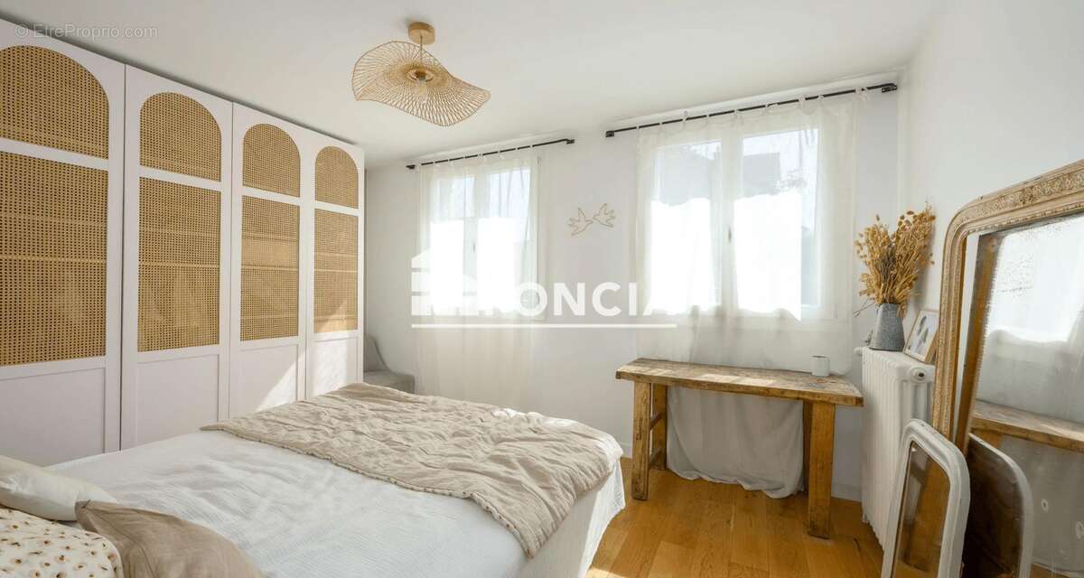 VERSAILLES - Porchefontaine – Maison de 107,12 m² entièrement refaite à neuf - photo 2