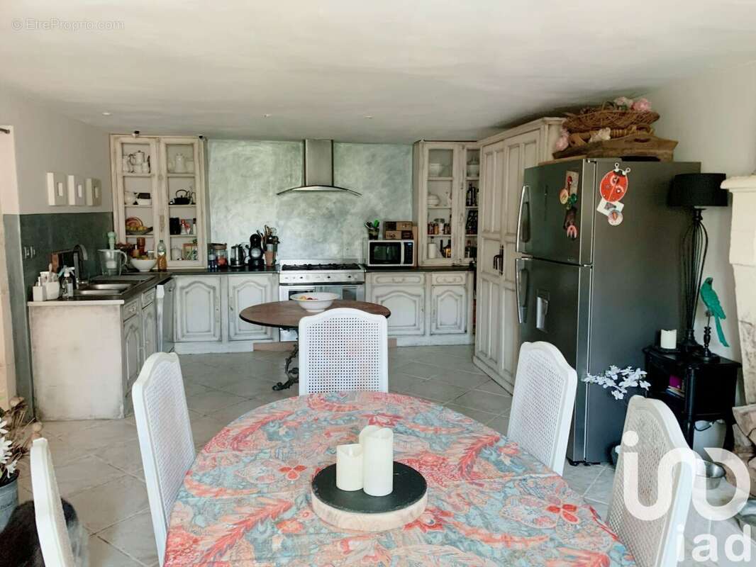 Maison 200 m² à Vibrac  - photo 3
