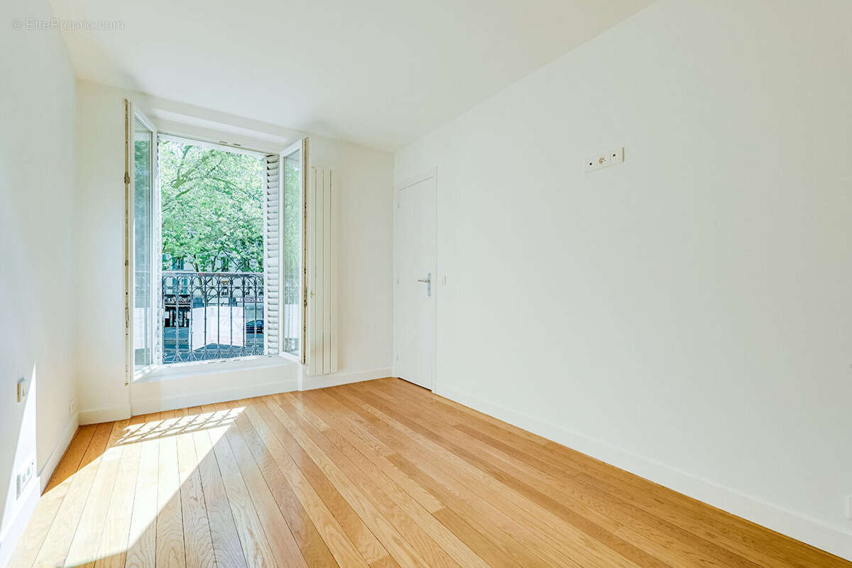 Appartement à PARIS-14E