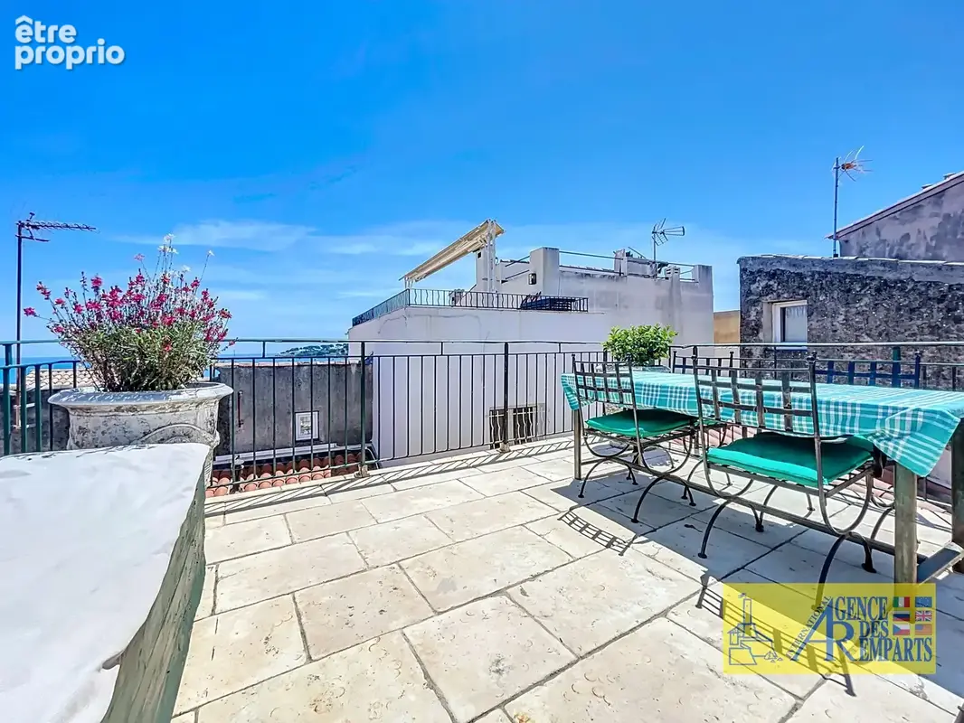 Maison de charme avec terrasse et  toit-terrasse   vue mer et vieille ville - Vieil Antibes - photo 5