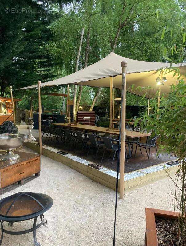 Commerce à CHALIFERT