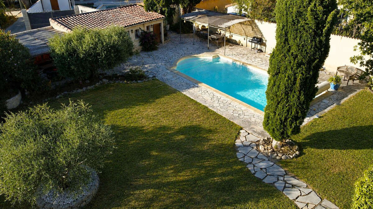 Maison 8 pièces de 214 m² sur 1556 m² de terrain avec studio, piscine et garage - photo 3