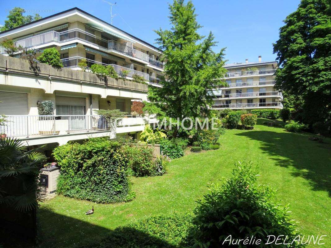 Appartement 92m2 - T4 - 2 chambres - Balcon - Cave - Box - Proche centre-ville et gare RER D - photo 11
