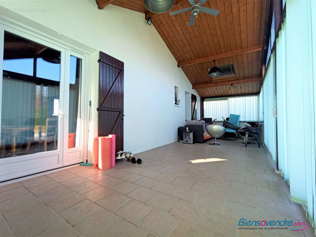 Maison 134 m² à Jaunay-Clan  - photo 3