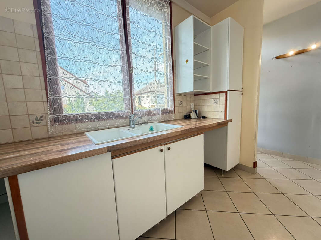 Mitry-le-neuf - pavillon de plain pied - 2 chambres - 1 cave et un joli jardin - photo 4