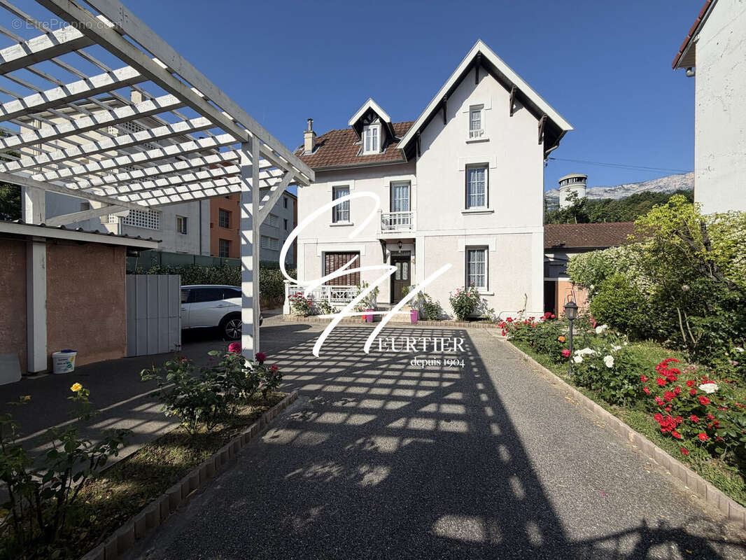 Maison à LE PONT-DE-CLAIX