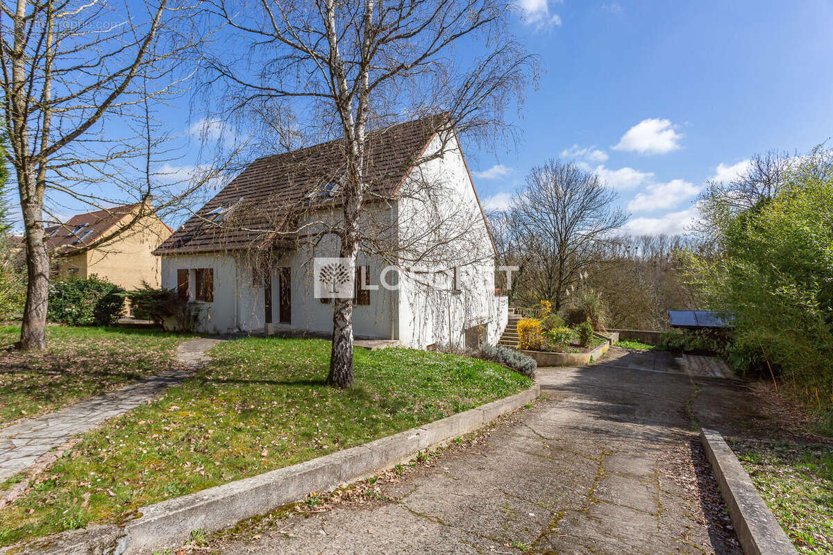 Maison à VARENNES-JARCY
